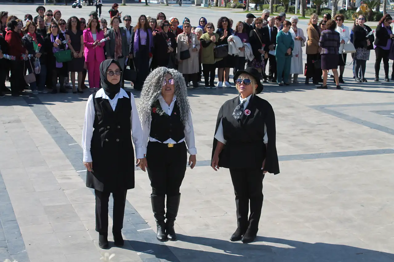 Fethiye'de 8 Mart Dünya Kadınlar Günü'ne Anlamlı Kutlama: Çelenk Töreni Düzenlendi