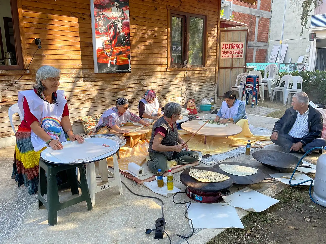 Fethiye'de Emekliler Dayanışma Kermesi'ne Maçoğlu'ndan destek