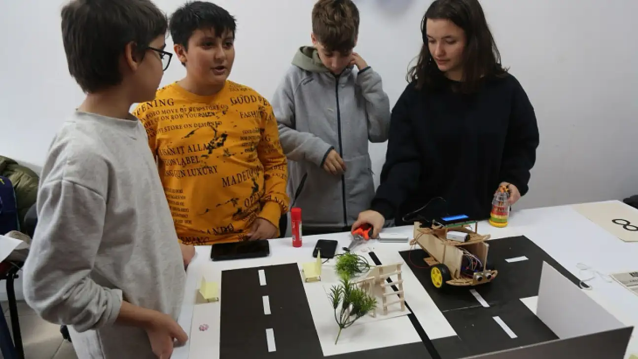 Muğla Deneyap Teknoloji Atölyesi ortaokul ve lise gruplarına teknoloji eğitimi veriyor