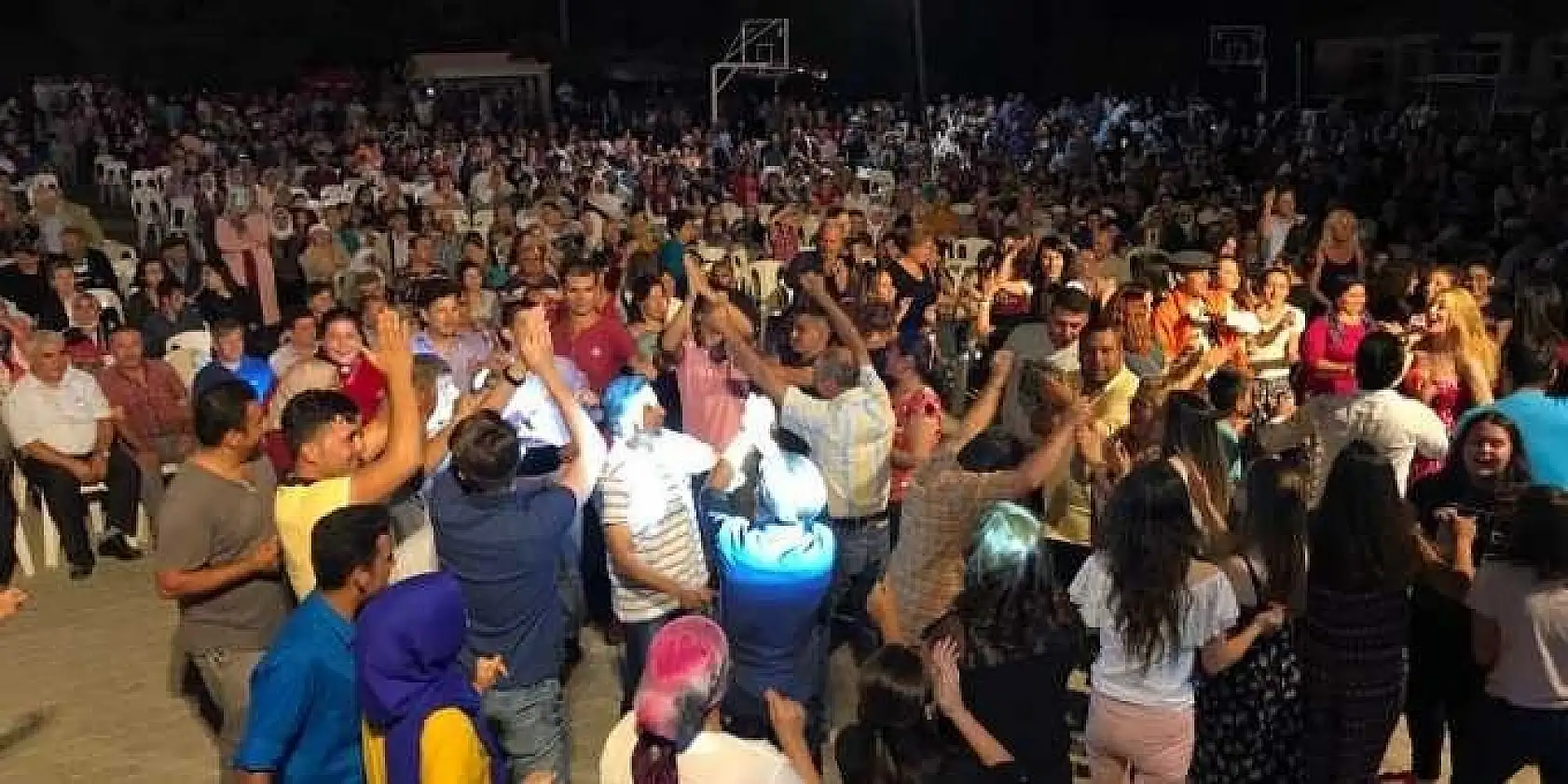 17. NİF KİRAZ FESTİVALİ RENKLİ GÖRÜNTÜLERE SAHNE OLDU