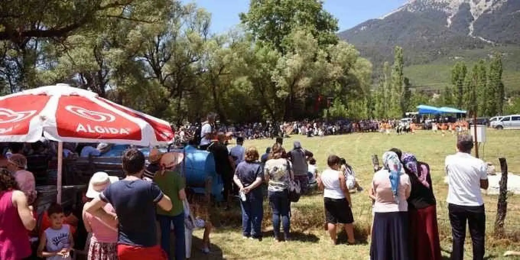 17. NİF KİRAZ FESTİVALİ RENKLİ GÖRÜNTÜLERE SAHNE OLDU