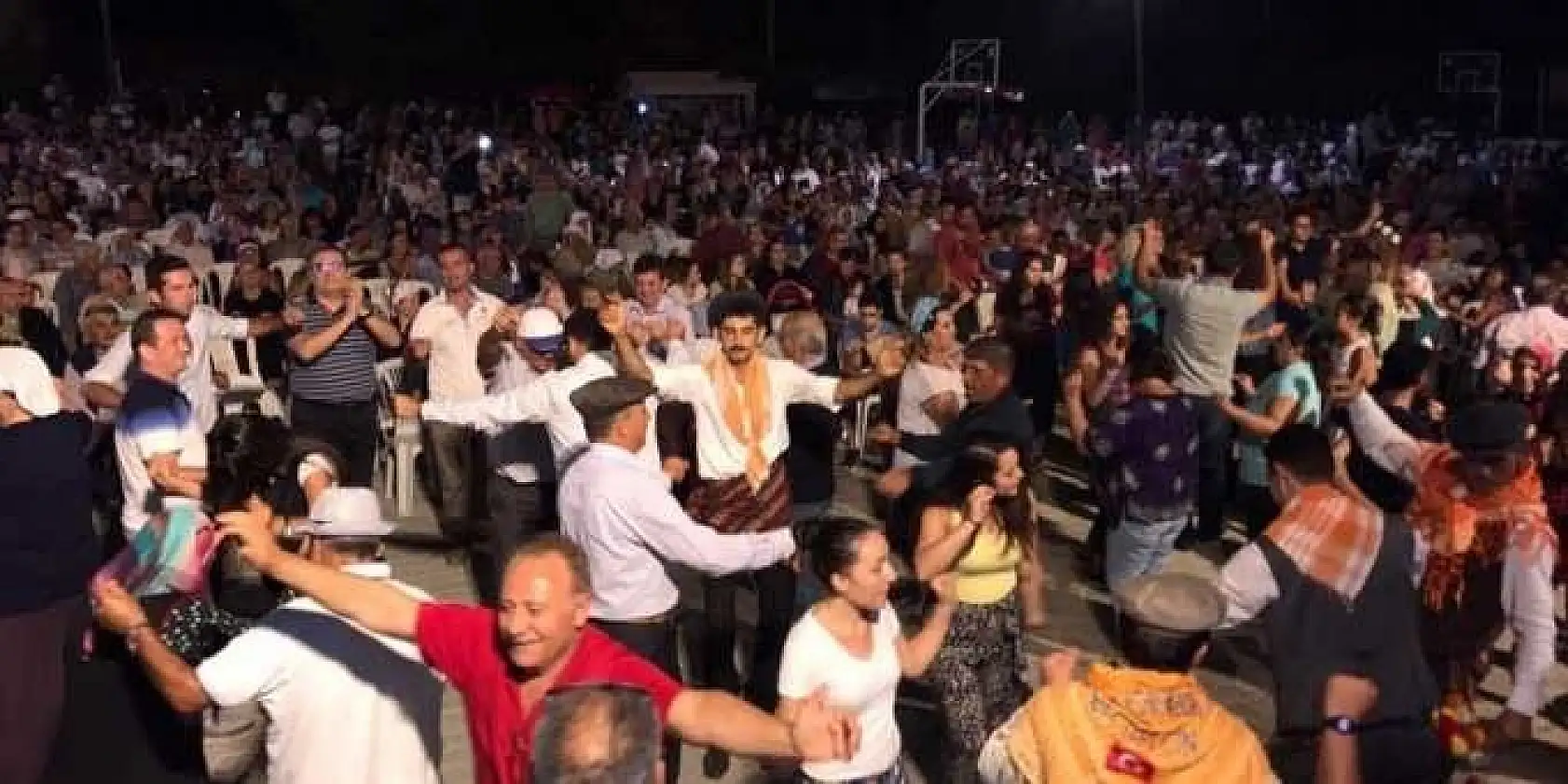 17. NİF KİRAZ FESTİVALİ RENKLİ GÖRÜNTÜLERE SAHNE OLDU