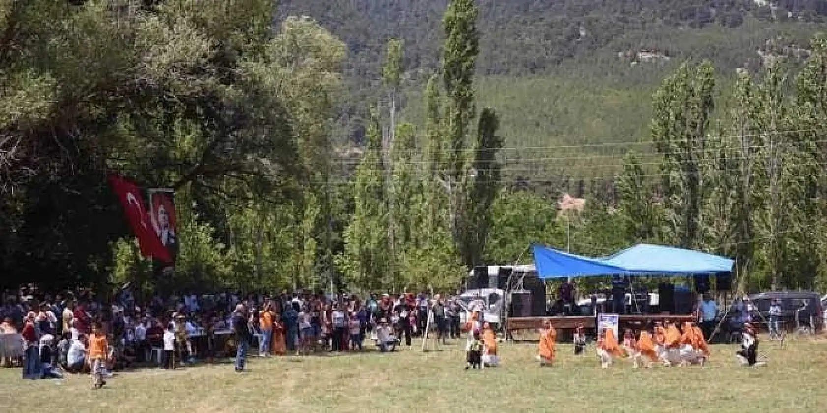 17. NİF KİRAZ FESTİVALİ RENKLİ GÖRÜNTÜLERE SAHNE OLDU