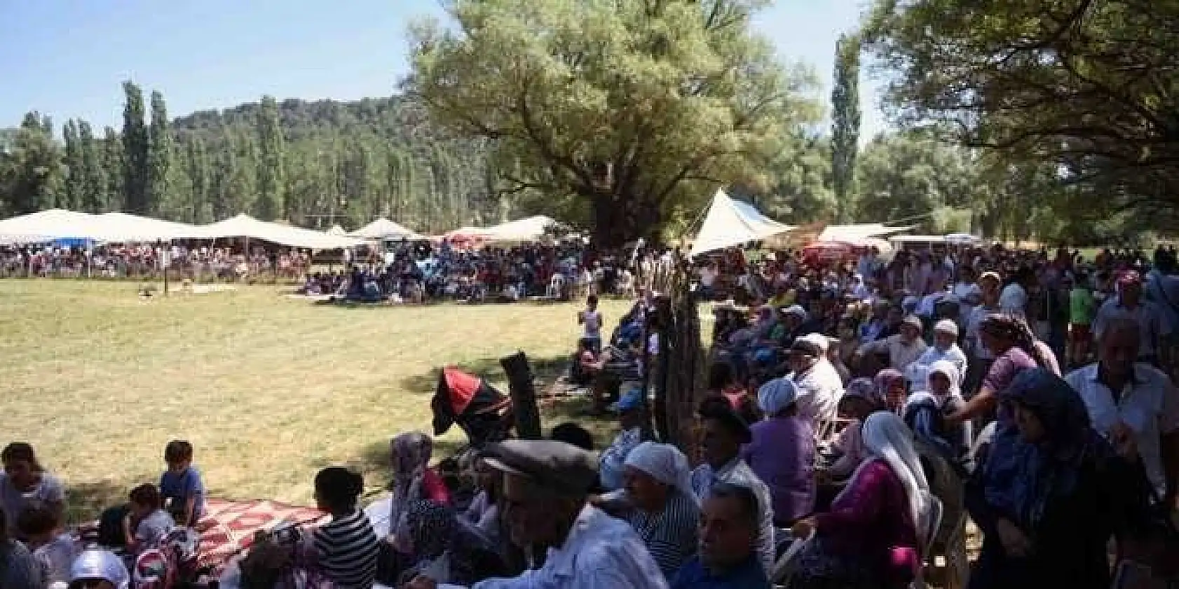 17. NİF KİRAZ FESTİVALİ RENKLİ GÖRÜNTÜLERE SAHNE OLDU