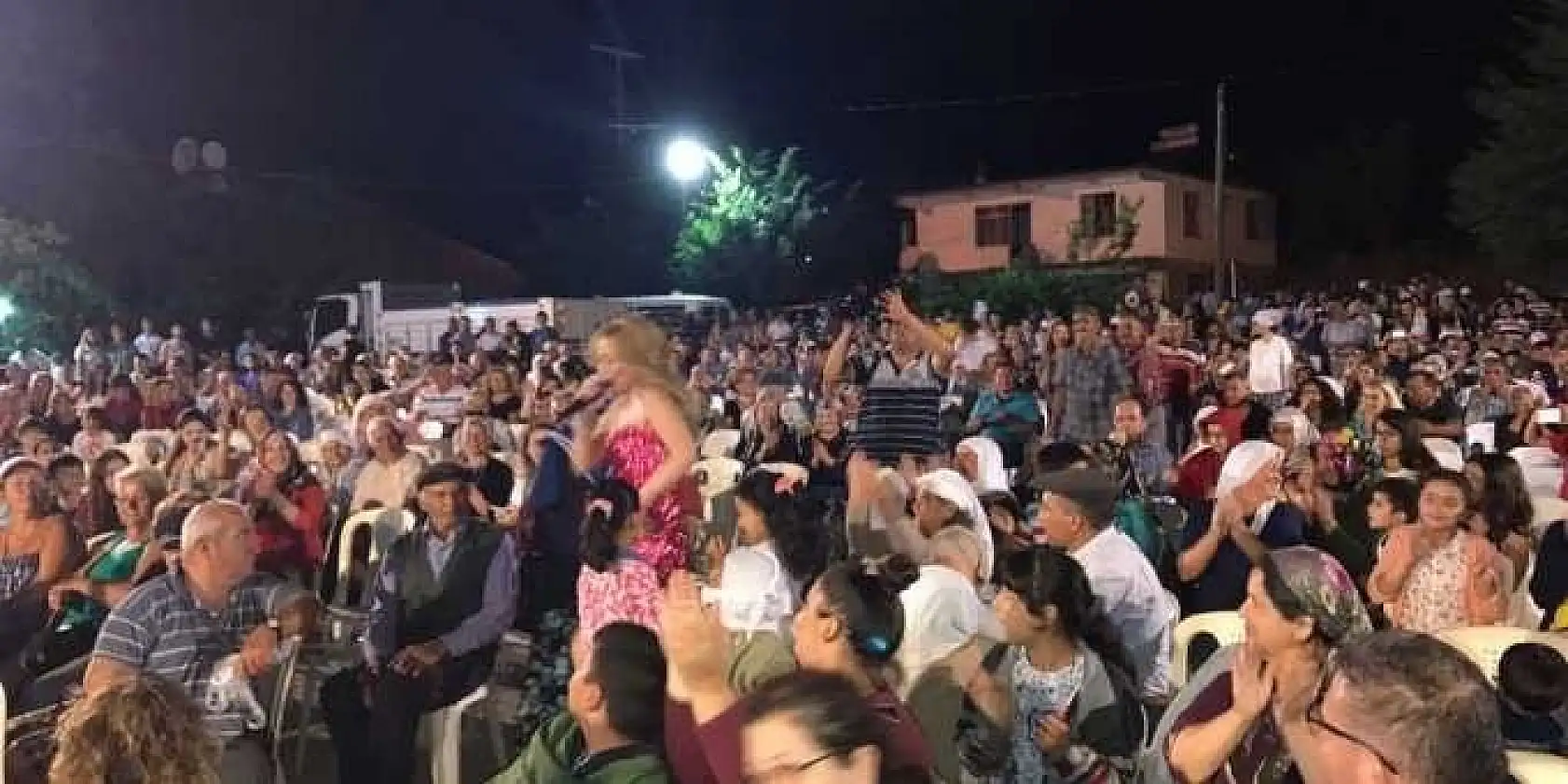 17. NİF KİRAZ FESTİVALİ RENKLİ GÖRÜNTÜLERE SAHNE OLDU