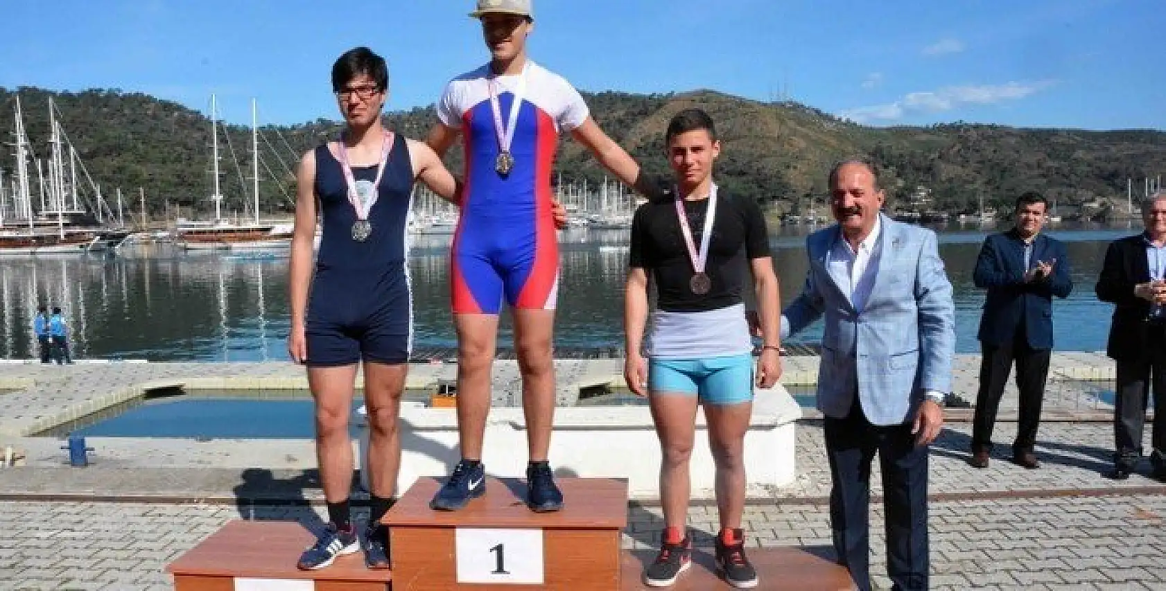 Akdeniz Kupası Kürek Yarışları nefes kesti