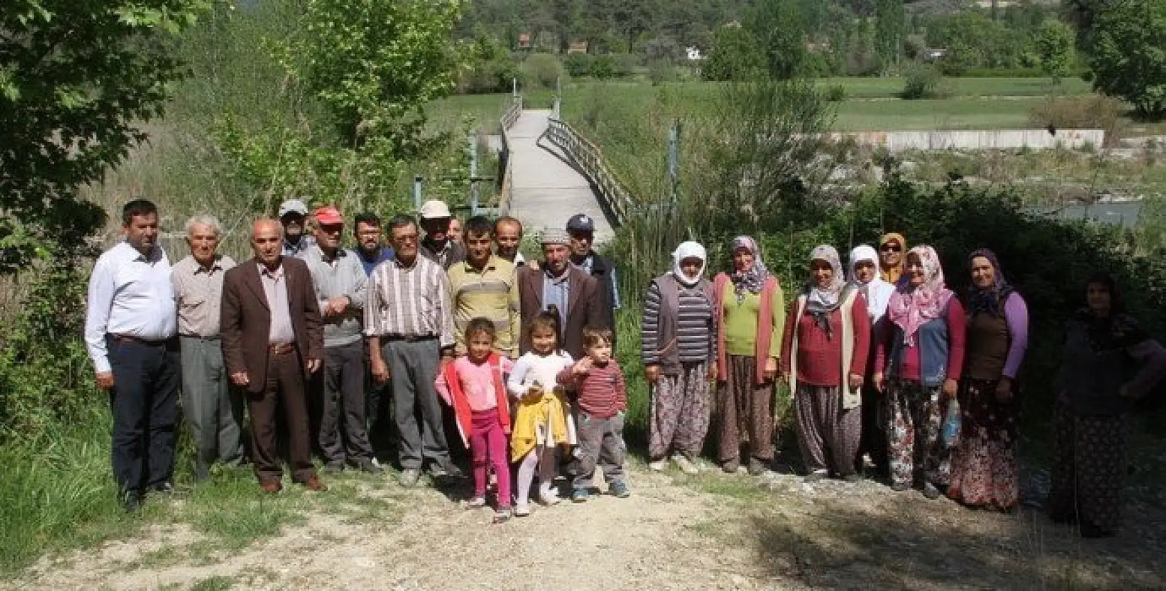 Mahalle halkının köprü isyanı: Sırat Köprüsü'nden geçiyoruz