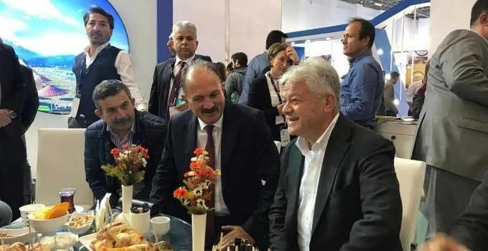 İzmir Fuarı'nda gözler Başkan Saatcı'daydı