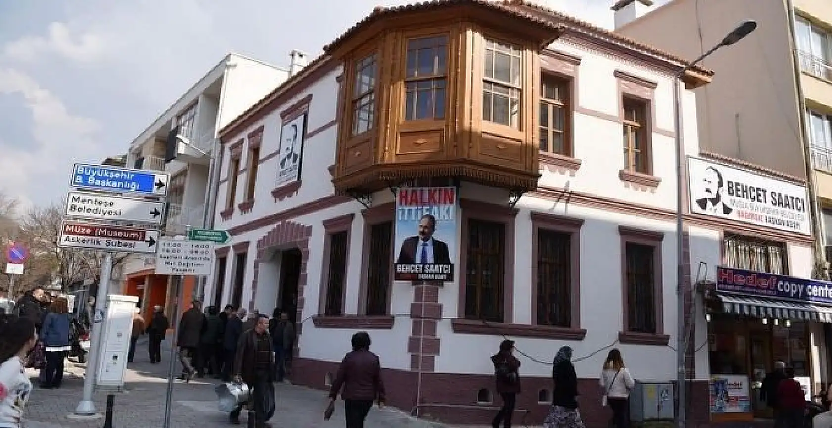 Menteşe sokaklarında Başkan Saatcı ilgisi