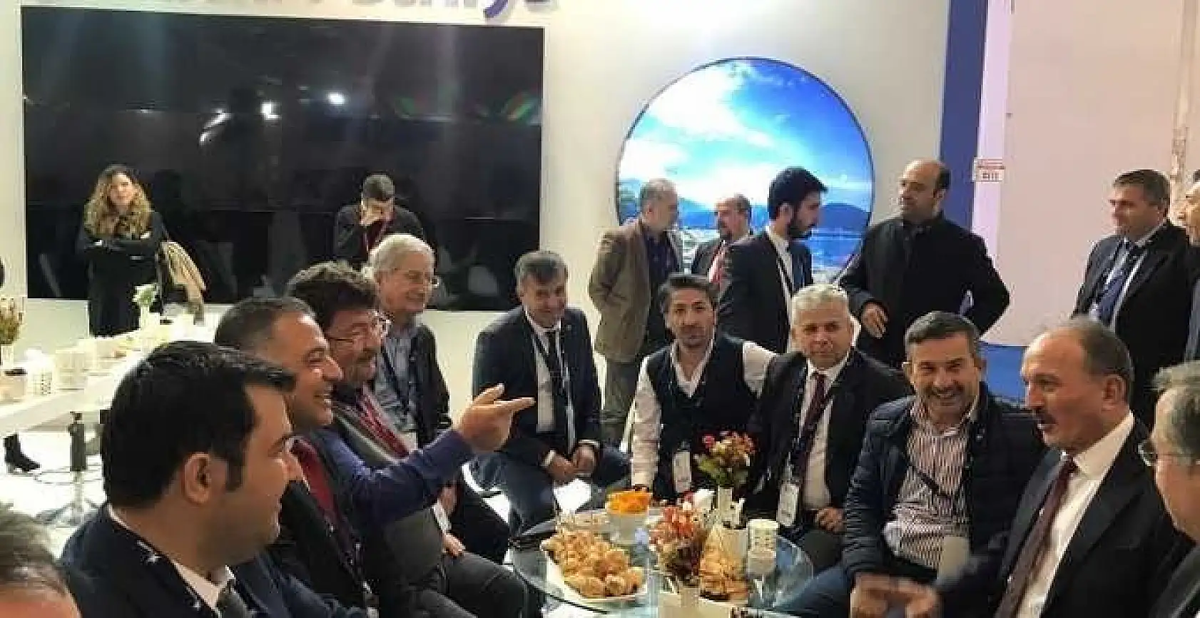 İzmir Fuarı'nda gözler Başkan Saatcı'daydı