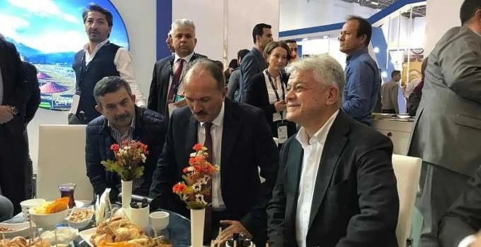 İzmir Fuarı'nda gözler Başkan Saatcı'daydı