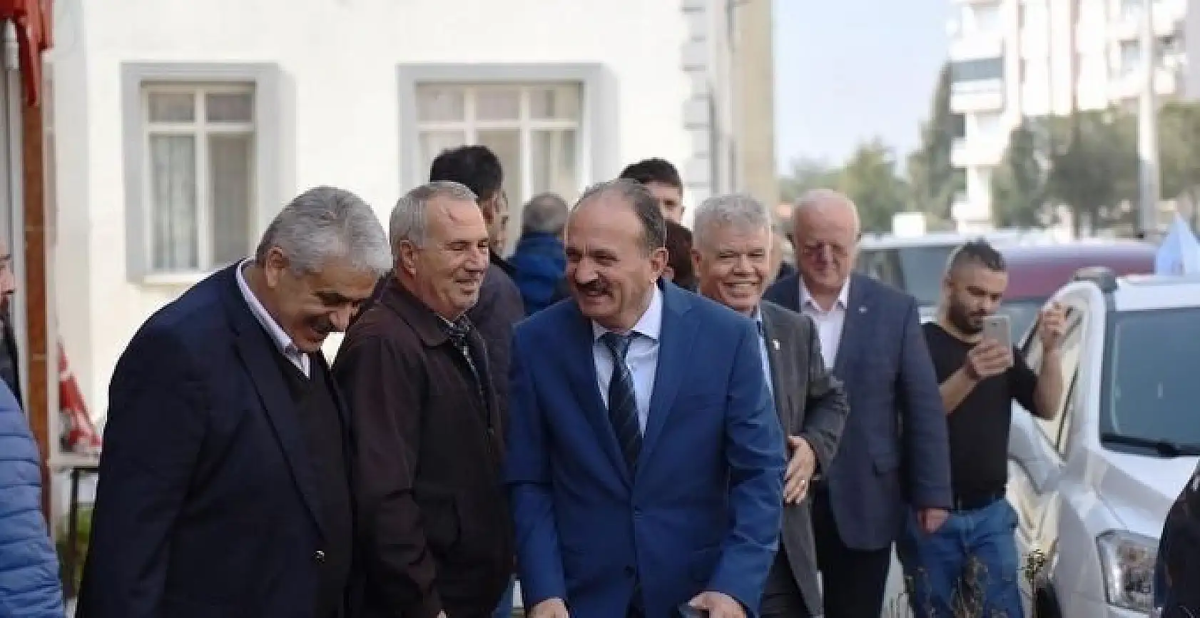 Menteşe sokaklarında Başkan Saatcı ilgisi