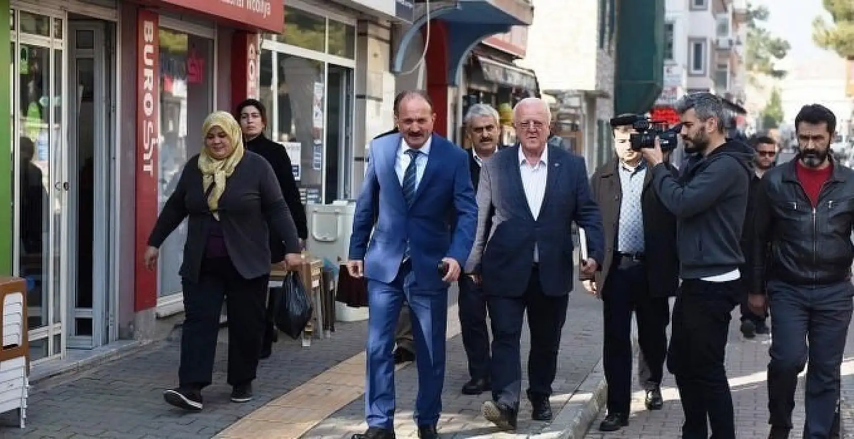 Menteşe sokaklarında Başkan Saatcı ilgisi