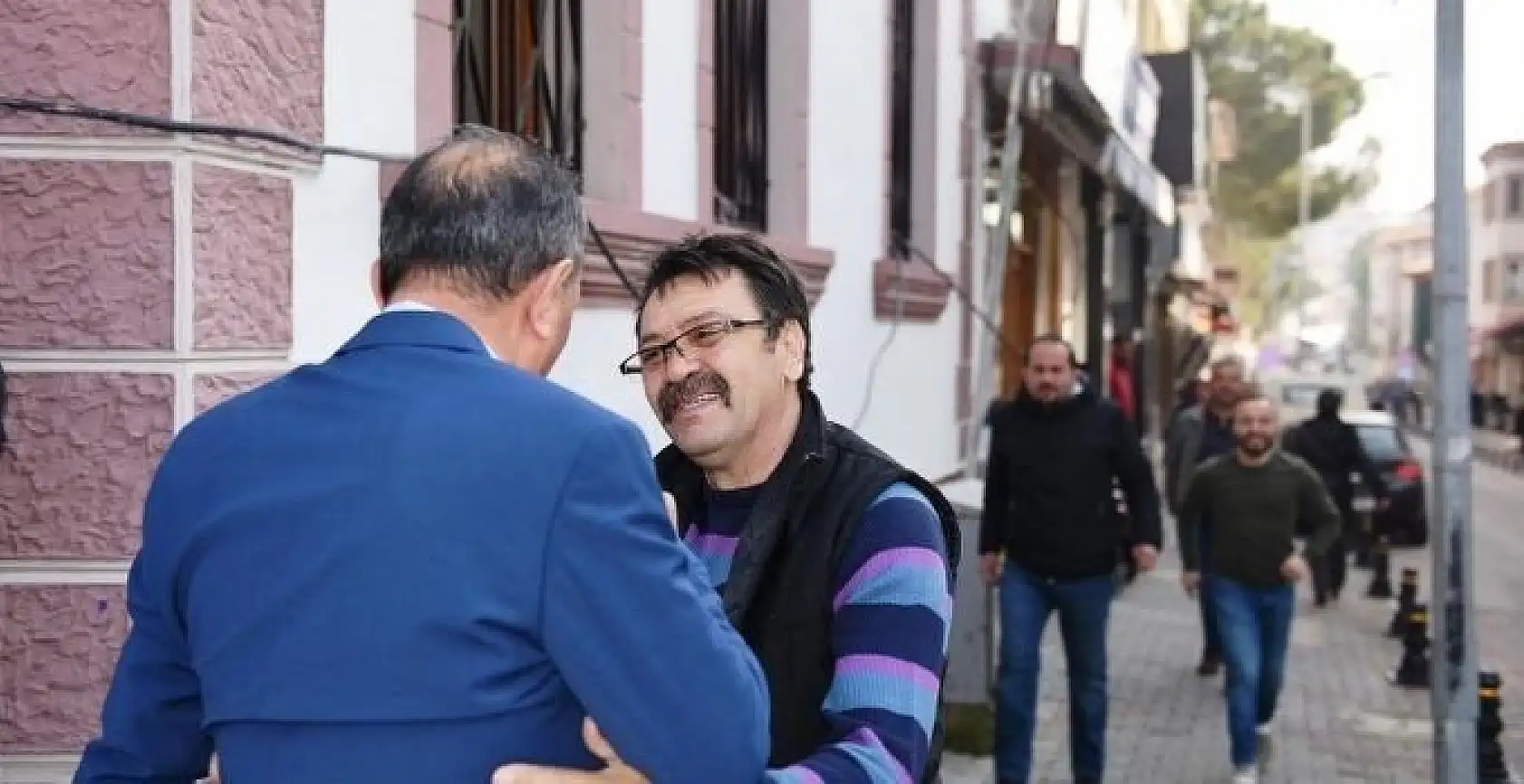 Menteşe sokaklarında Başkan Saatcı ilgisi