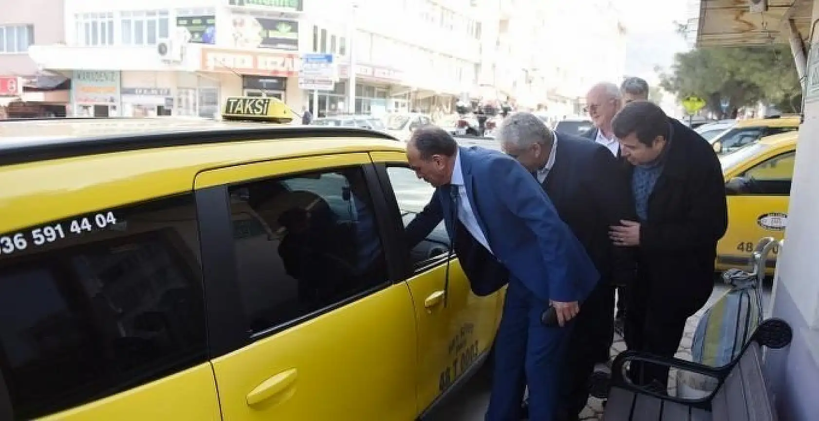 Menteşe sokaklarında Başkan Saatcı ilgisi