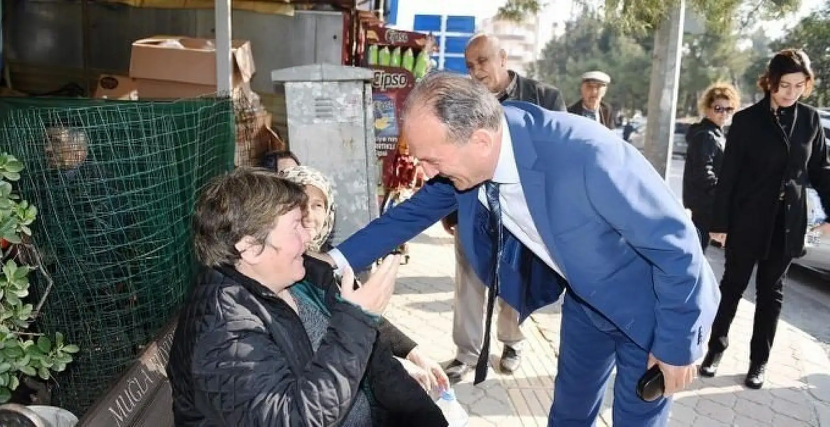 Menteşe sokaklarında Başkan Saatcı ilgisi