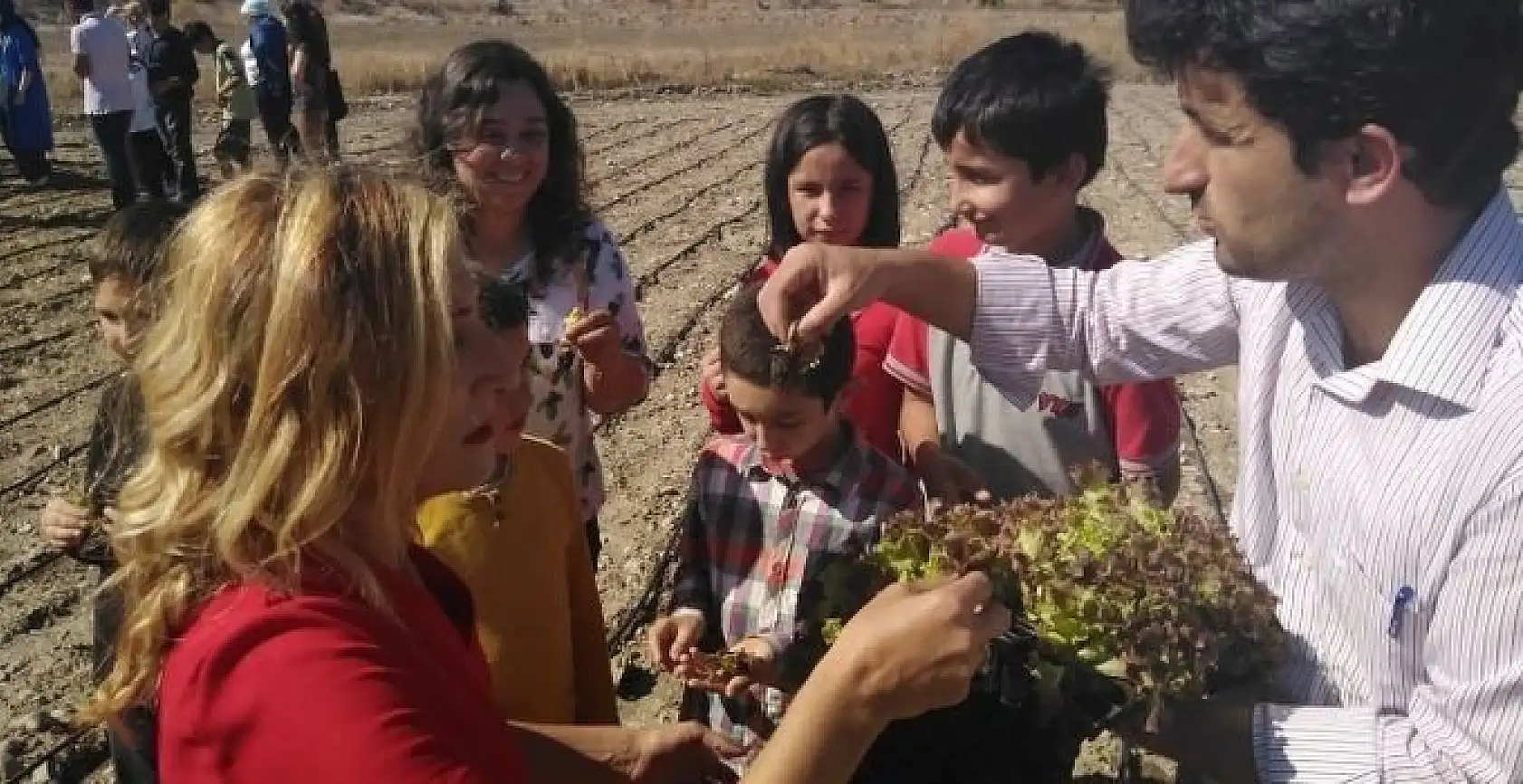 Özel çocukların toprağa dokunma sevinci