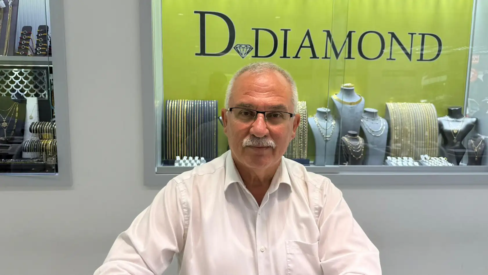 Fethiye'de Zincir ve Bileziklere Yoğun Talep