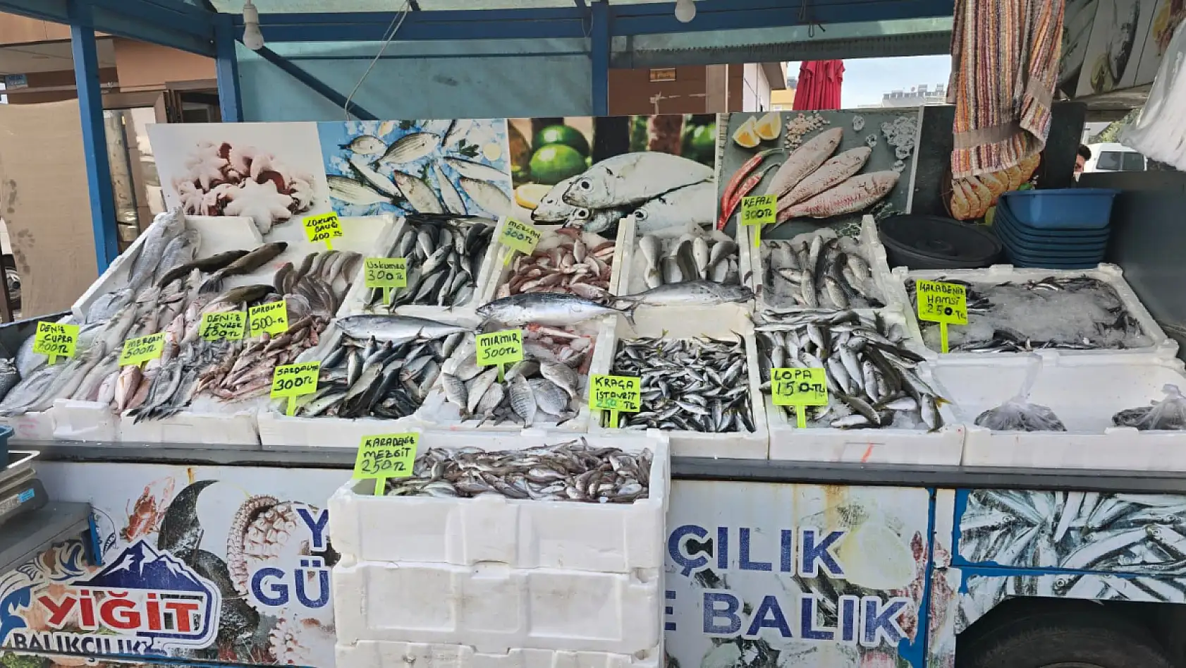 Fethiye pazarlarında pişmiş balık hizmeti