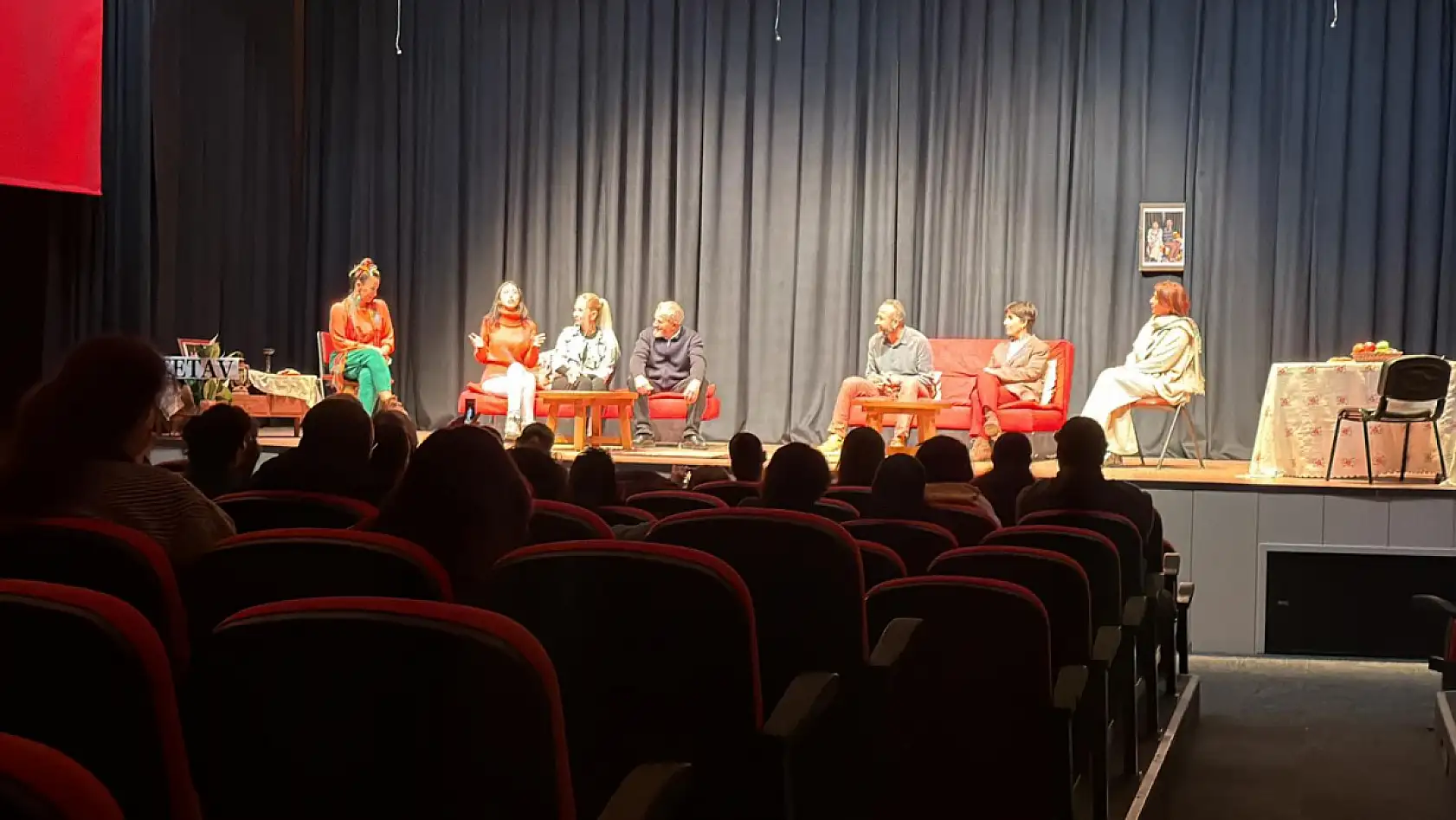 'Salon Altı + Kişilik' Oyunu Sahnelendi