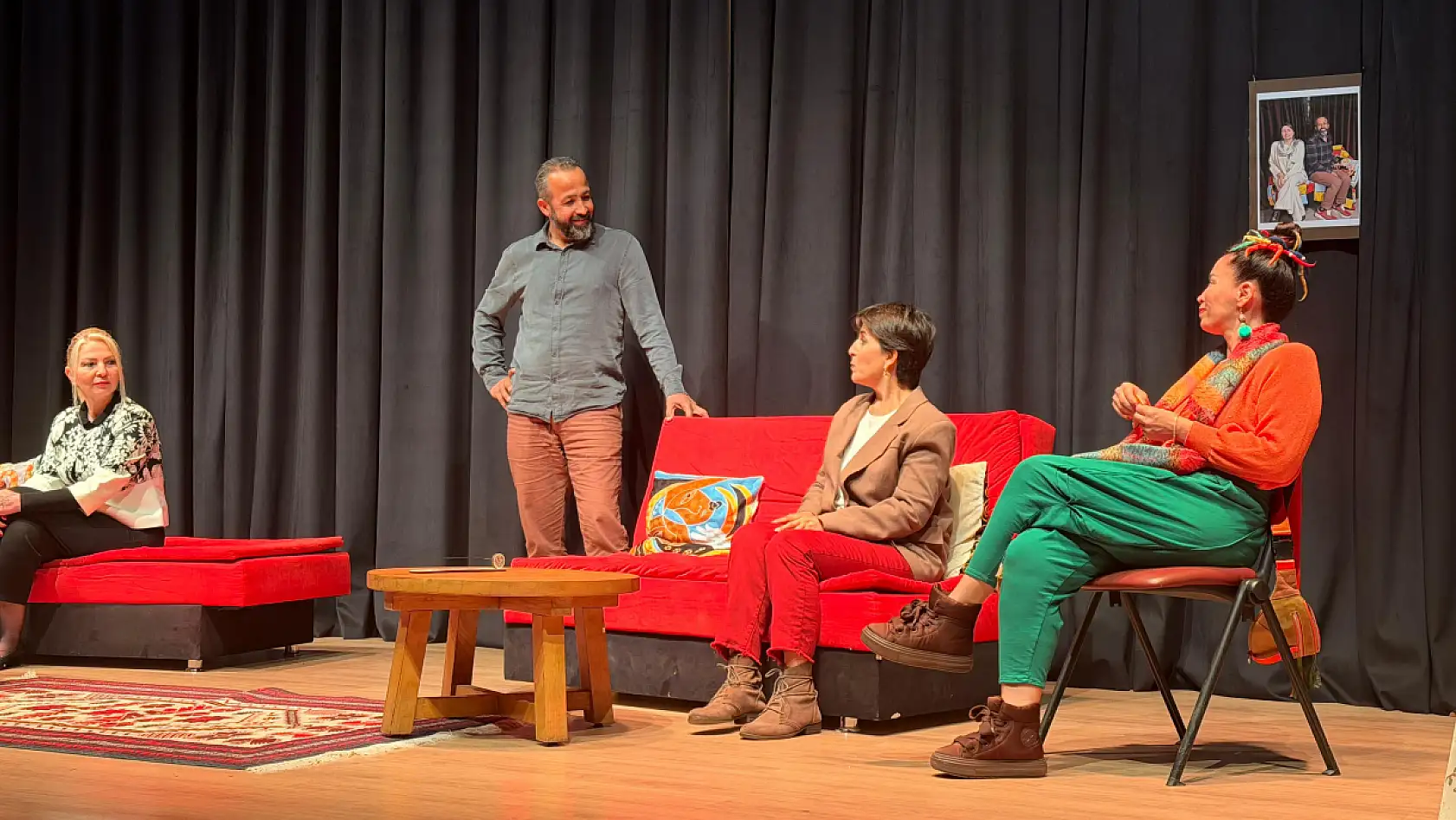 'Salon Altı + Kişilik' Oyunu Sahnelendi