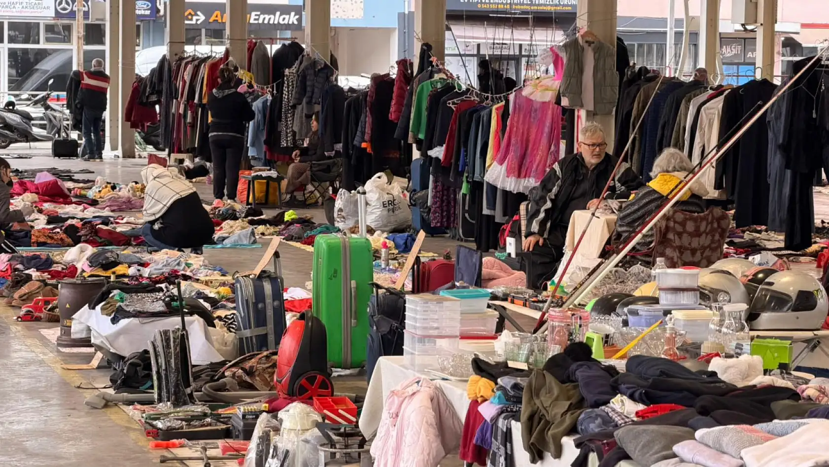 Patlangıç'ta ikinci el pazarı sakin başladı