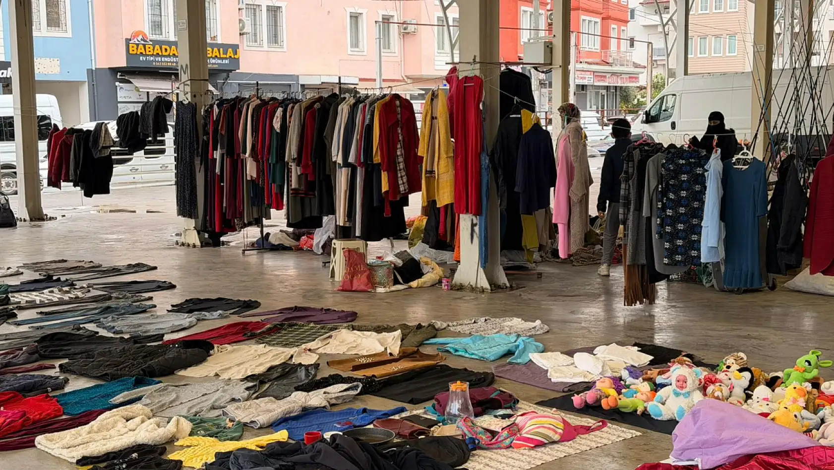 Patlangıç'ta ikinci el pazarı sakin başladı