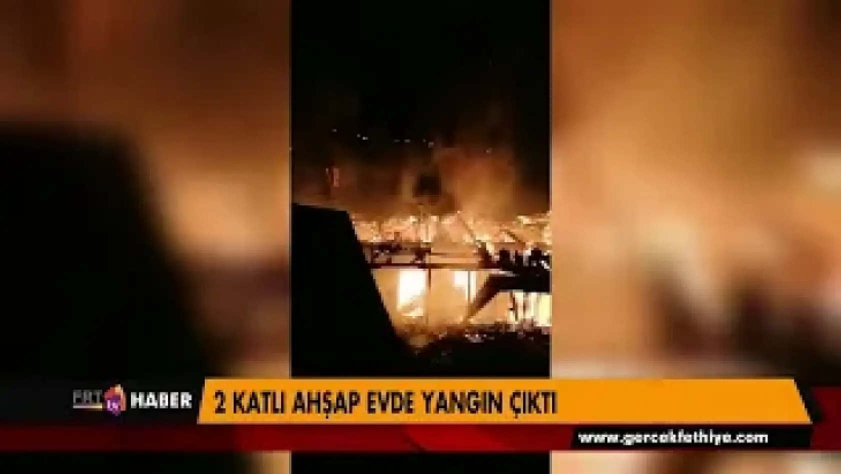 2 KATLI AHŞAP EVDE YANGIN ÇIKTI