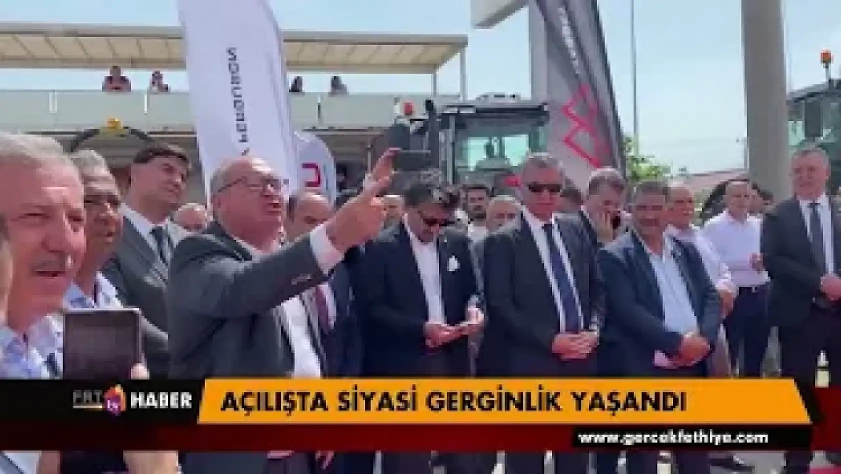 Açılışta siyasi gerginlik yaşandı