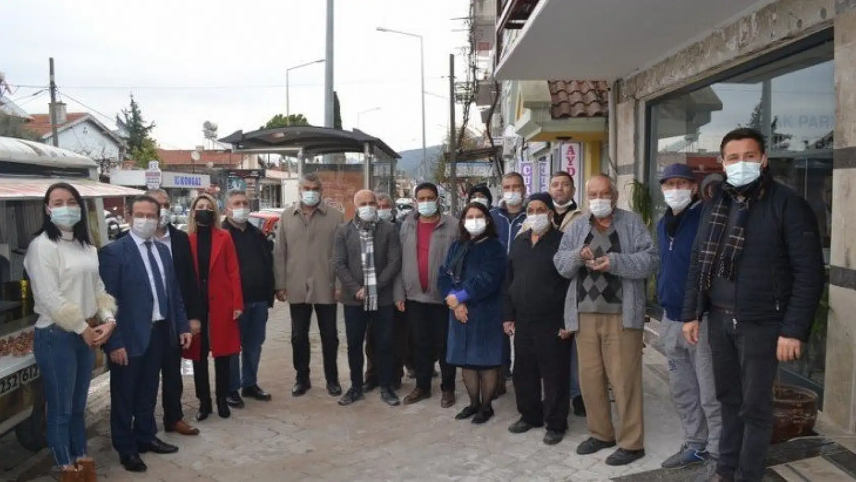 AK Parti İlçe Teşkilatı kandil dolayısıyla lokma dağıttı