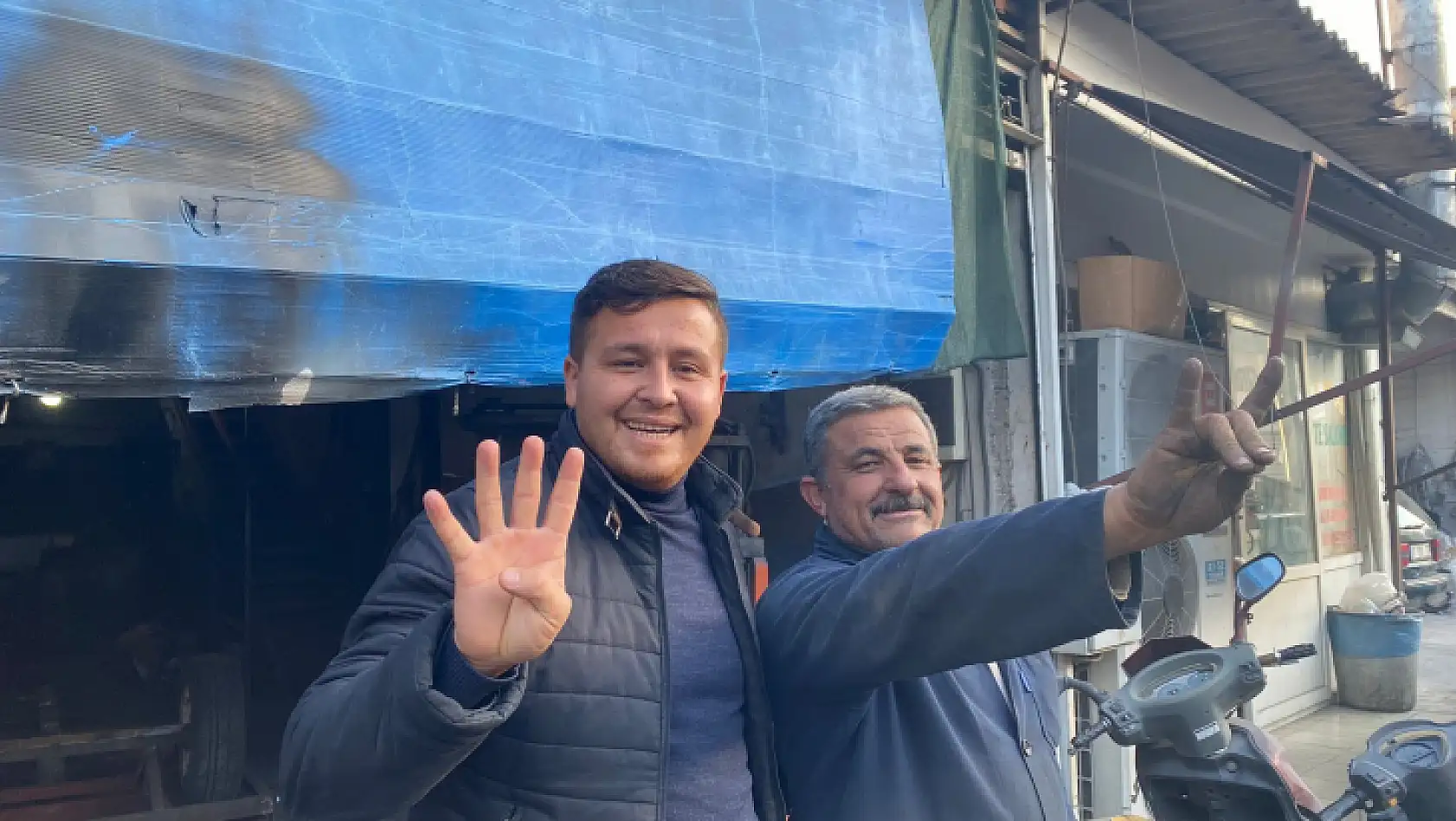 AK Parti kapı kapı gezip, halkı bilgilendirdi