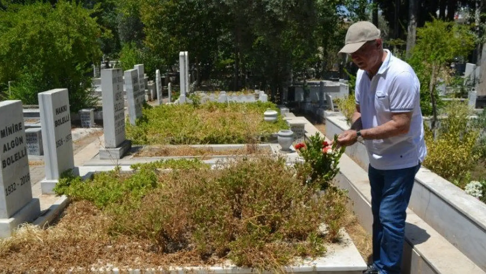 Arefe Günü mezar ziyaretleri unutulmadı