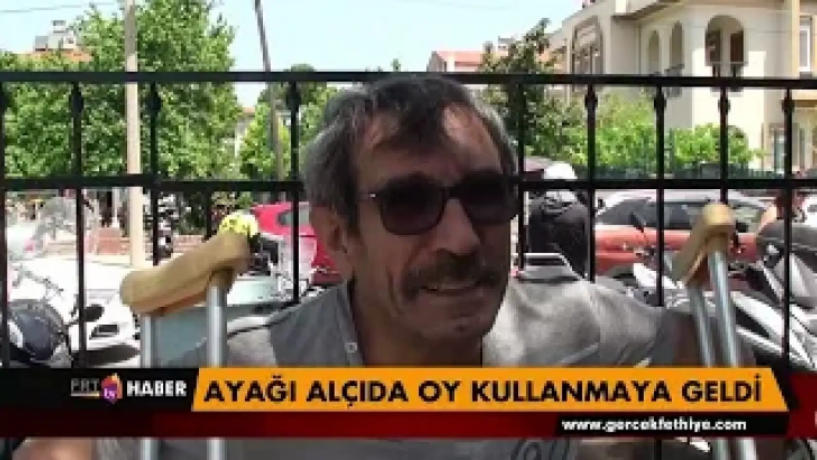 Ayağı alçıda oy Kullanmaya Geldi