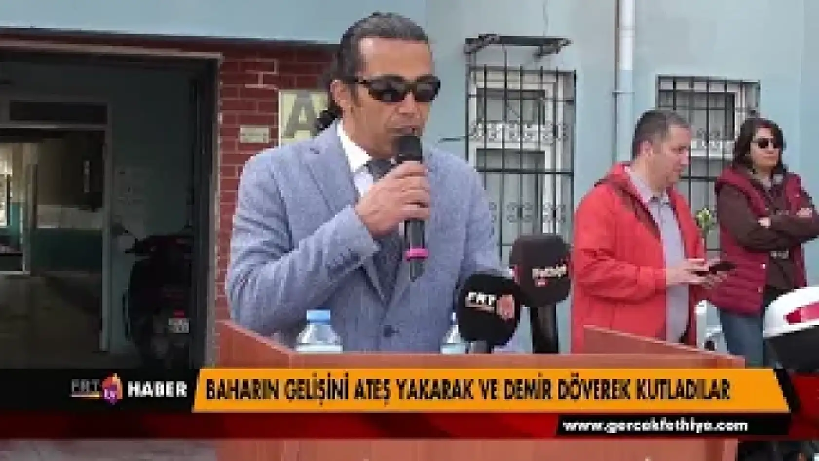 BAHARIN GELİŞİNİ ATEŞ YAKARAK VE DEMİR DÖVEREK KUTLADILAR