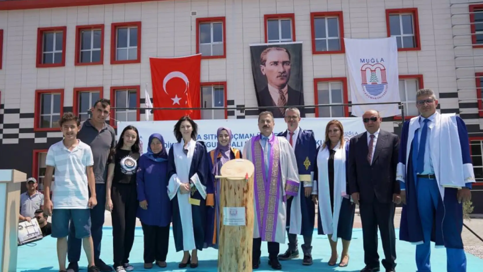 Başkan Otgöz, Seydikemer Uygulamalı Bilimler Yüksekokulu mezuniyet törenine katıldı