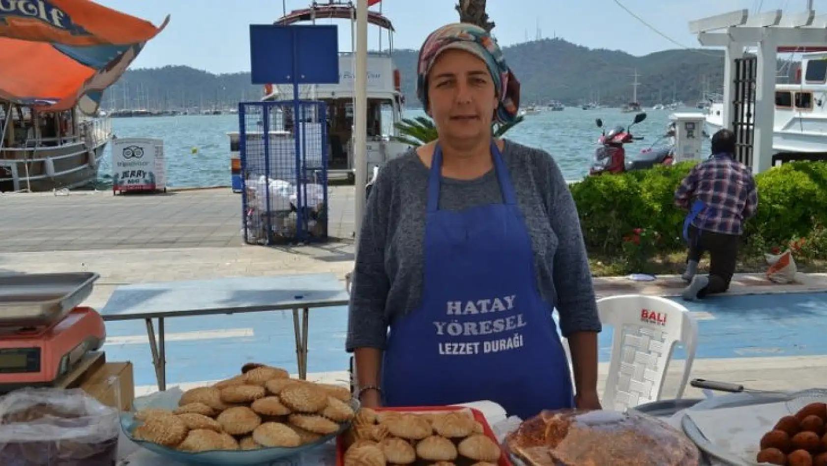 Beşkaza Meydanı'ndaki stantlar ilgi görüyor