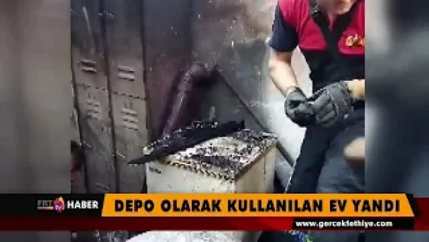 Depo olarak kullanılan ev yandı