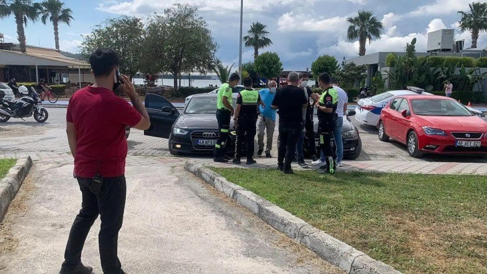 Eski sevgilisiyle gördüğü şahsı parkta bıçakladı