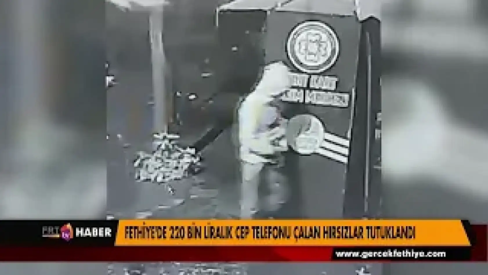 FETHİYE'DE 220 BİN LİRALIK CEP TELEFONU ÇALAN HIRSIZLAR TUTUKLANDI