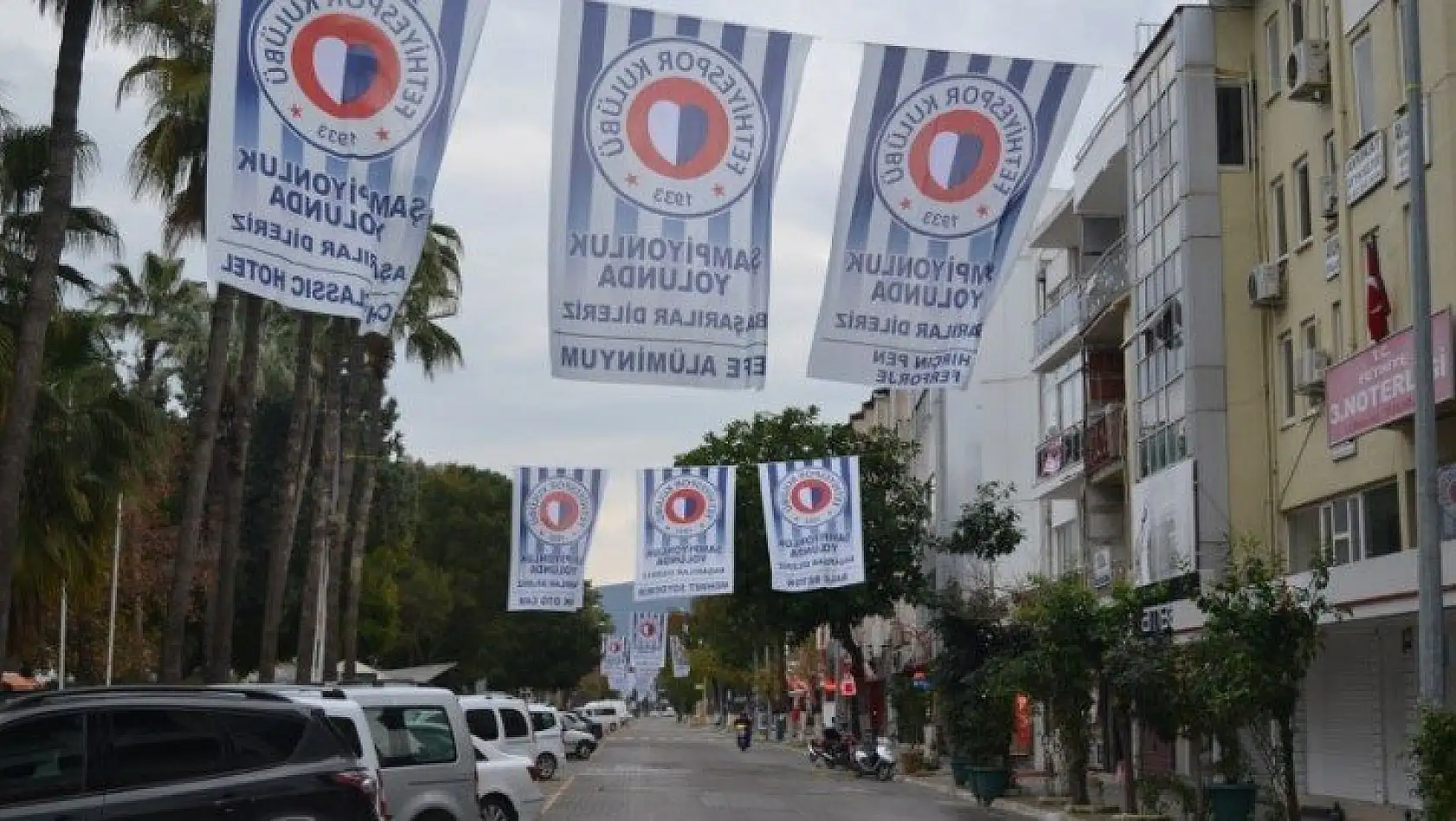 Fethiye sokakları bayraklarla donatıldı
