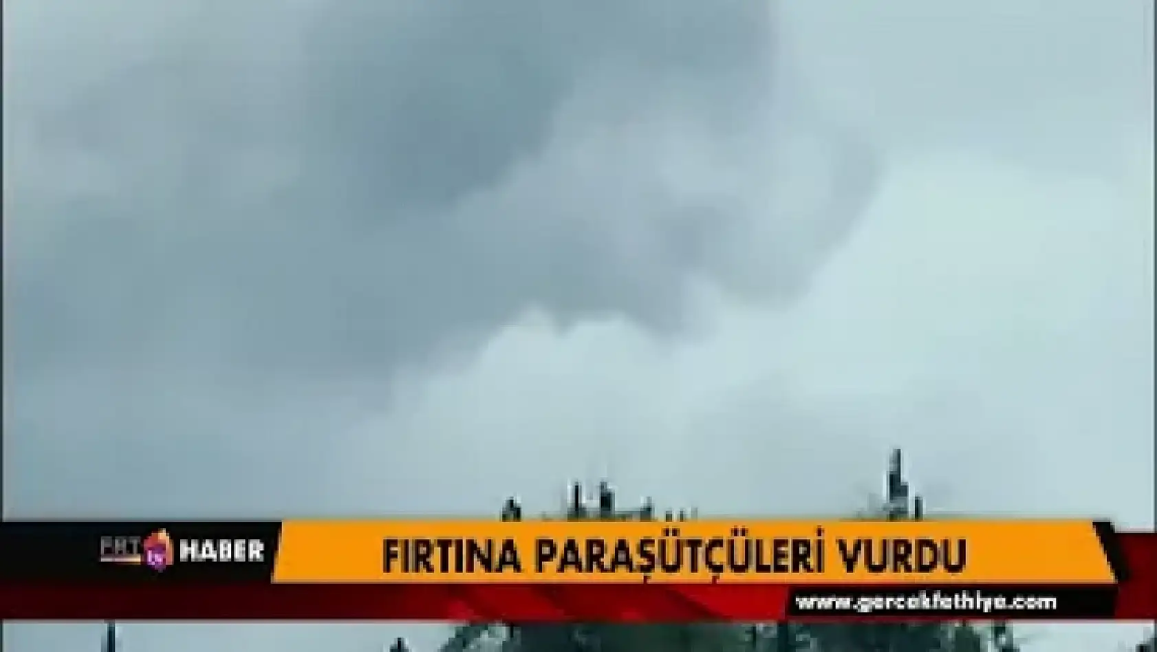 Fırtına paraşütçüleri vurdu