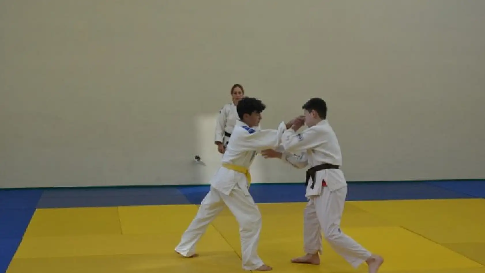 Gençler judo maçları yaptı