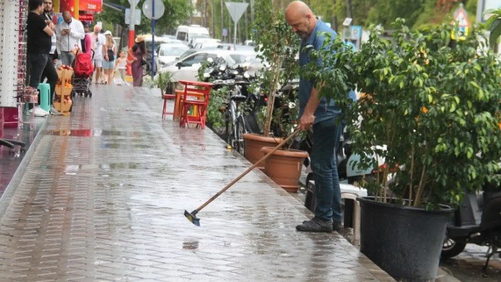 Güneşli havanın ardından yağmur bereketi