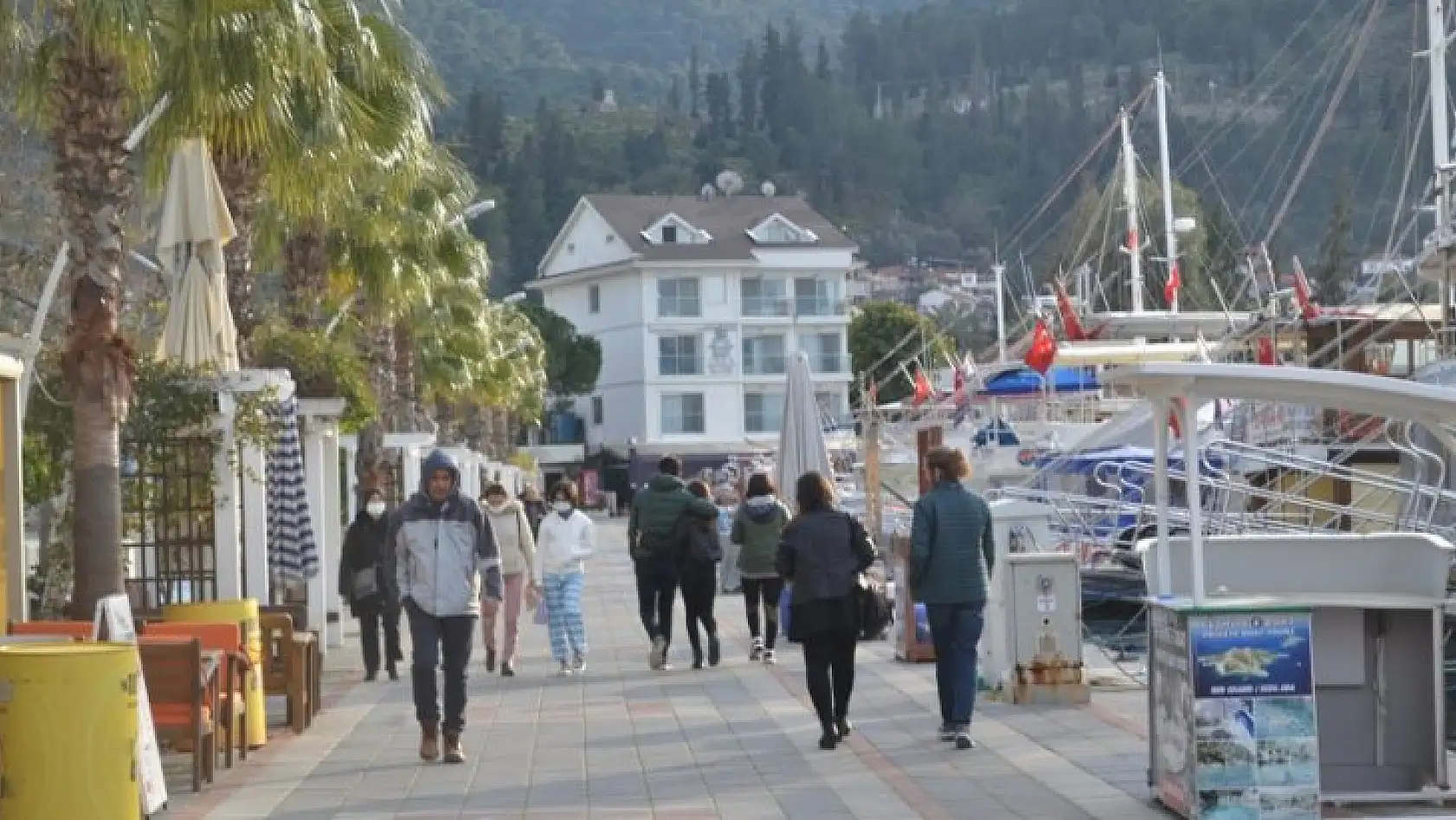 Halk güneşli havayı değerlendiriyor