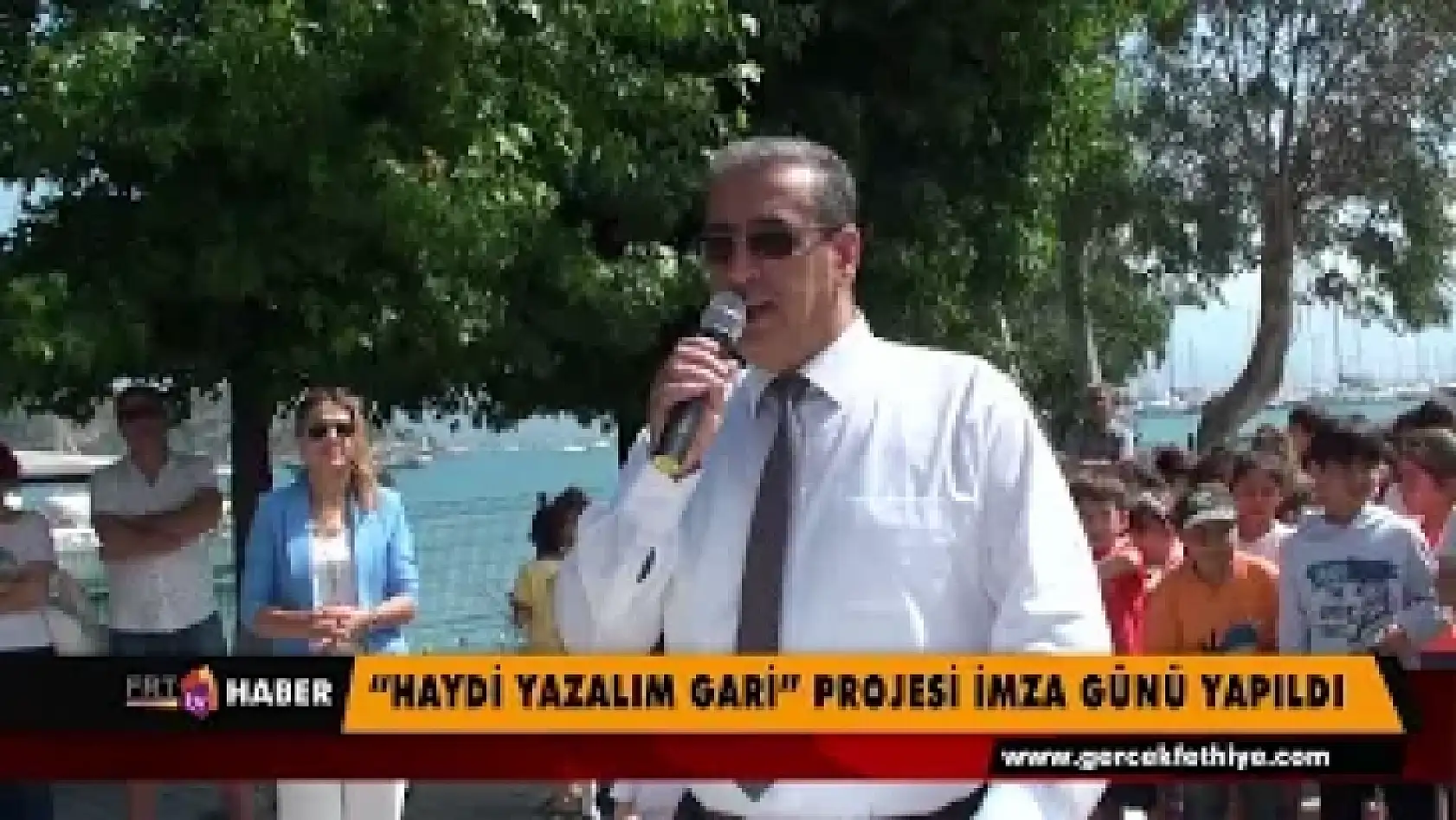 'Haydi Yazalım Gari' projesini imza günü yapıldı