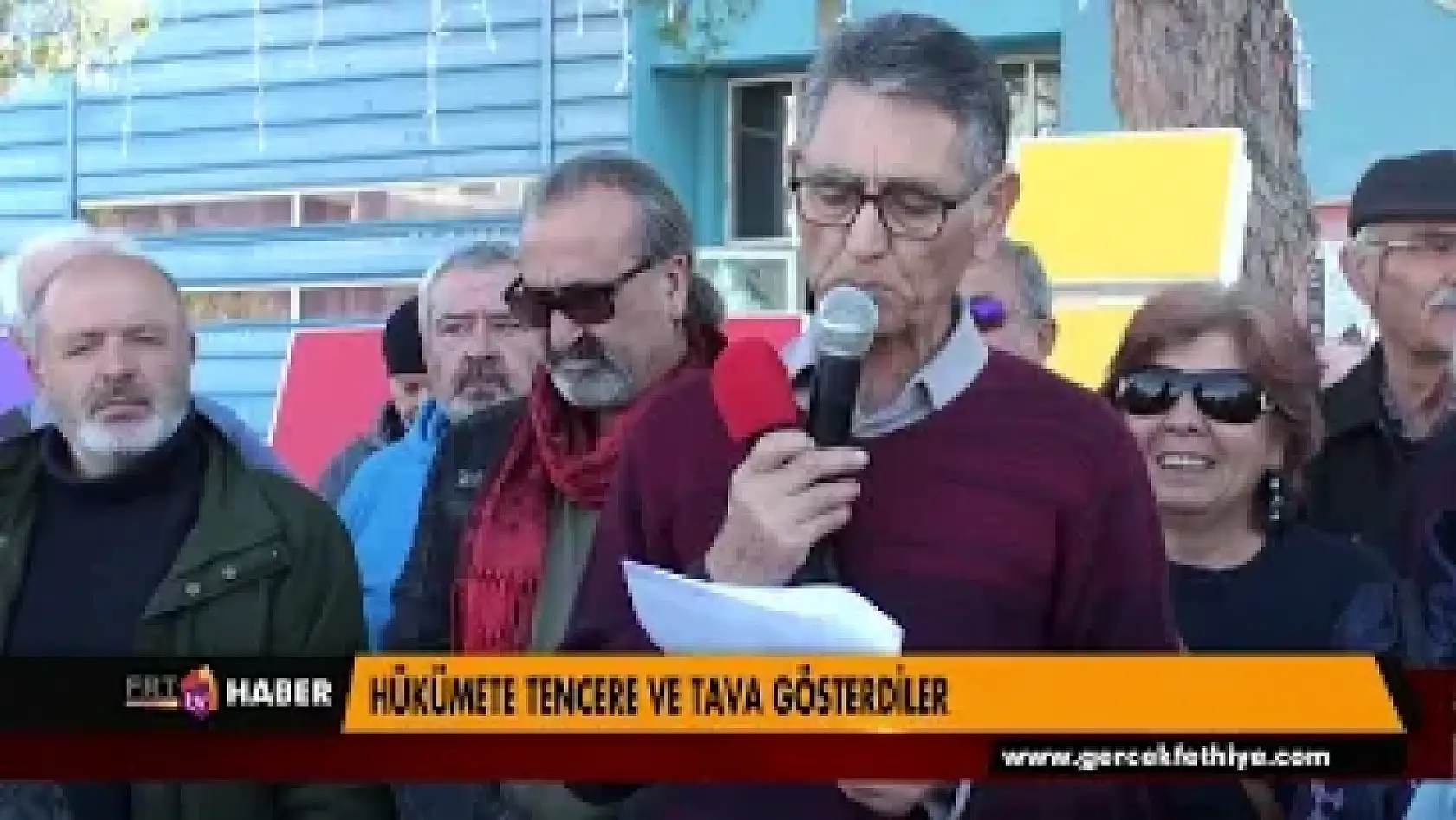 HÜKÜMETE TENCERE VE TAVA GÖSTERDİLER