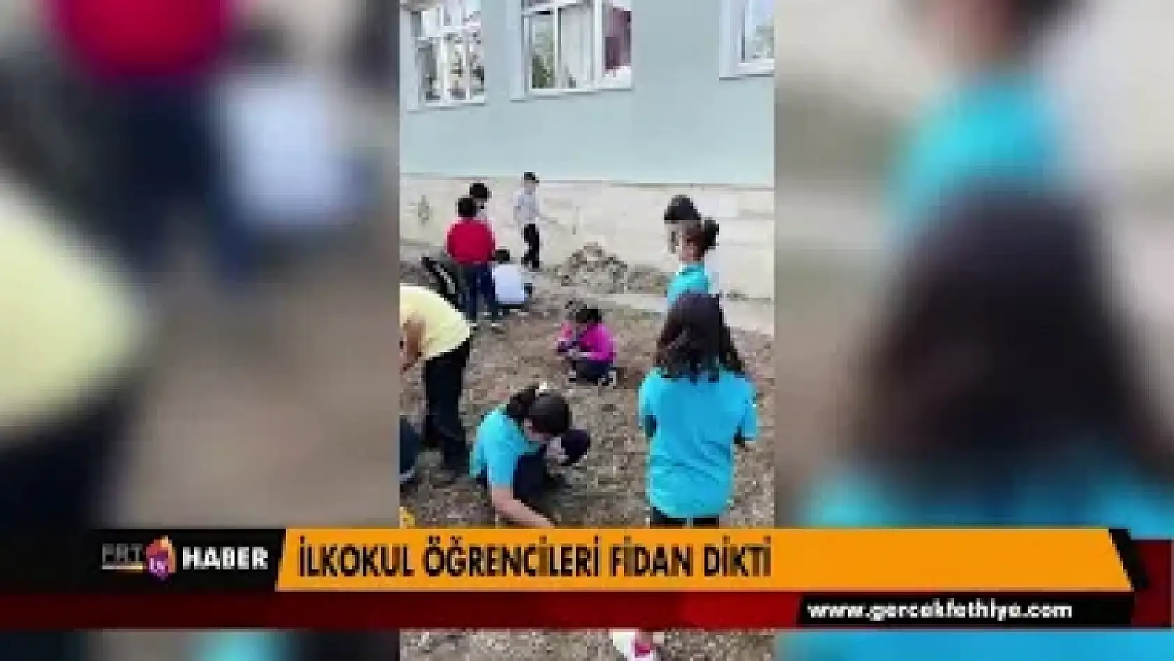 İLKOKUL ÖĞRENCİLERİ FİDAN DİKTİ