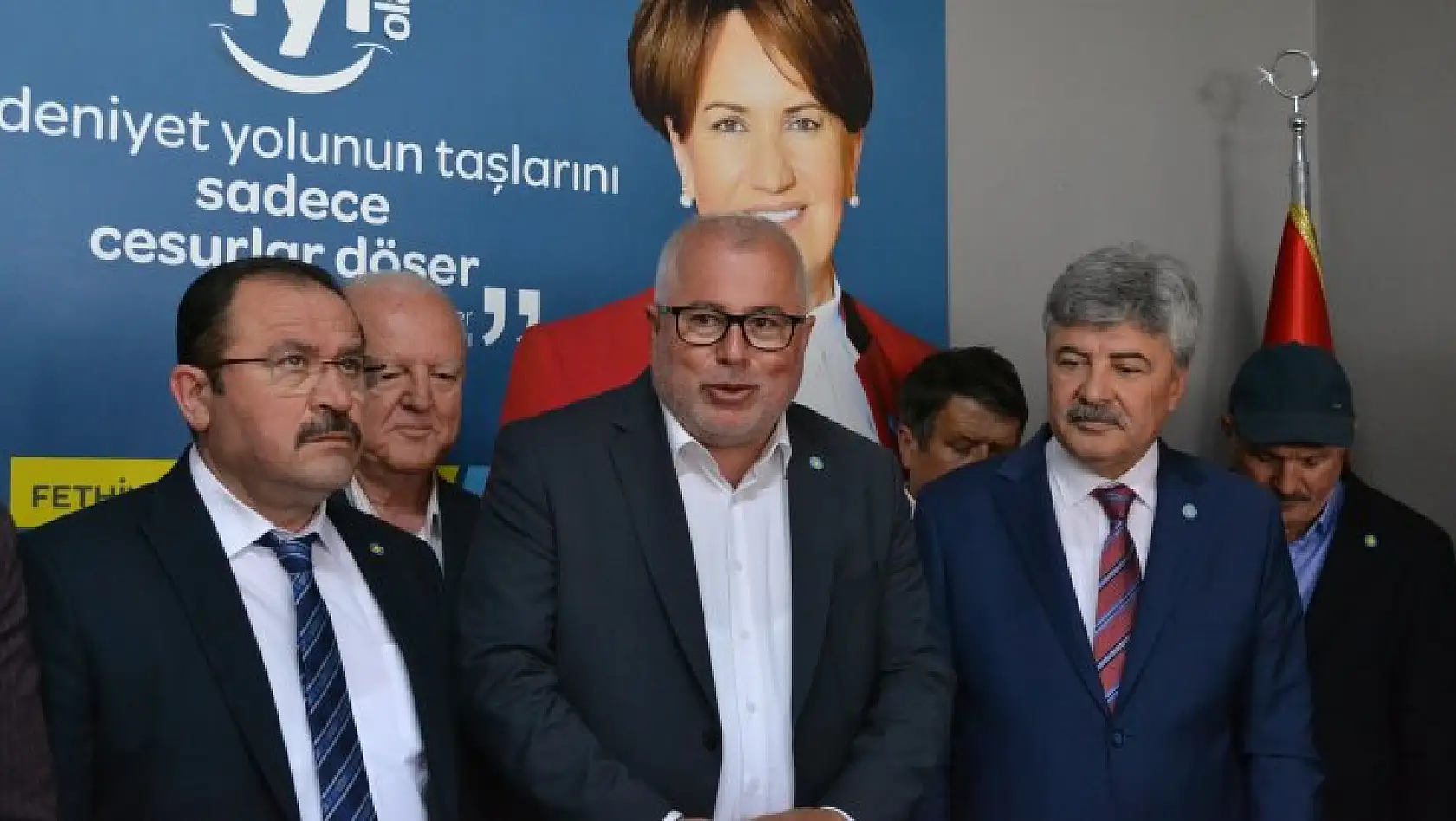 İYİ Parti'de yeni rozetler takıldı