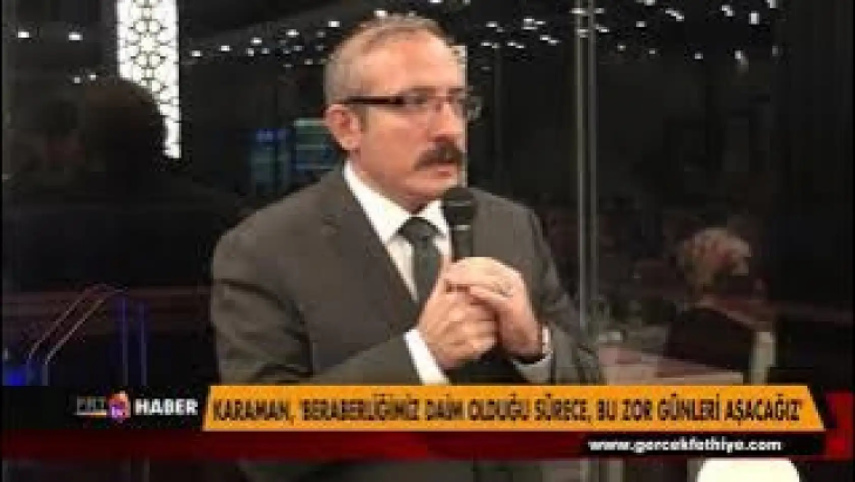 KARAMAN, 'BERABERLİĞİMİZ DAİM OLDUĞU SÜRECE, BU ZOR GÜNLERİ AŞACAĞIZ'