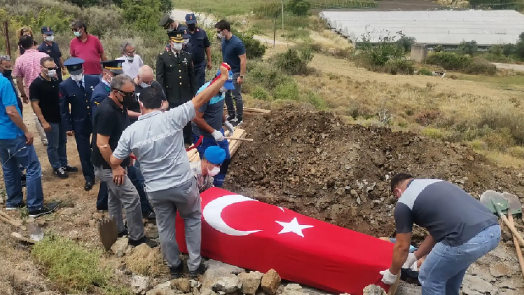 Kıbrıs Gazisi Akan, Fethiye'de toprağa verildi